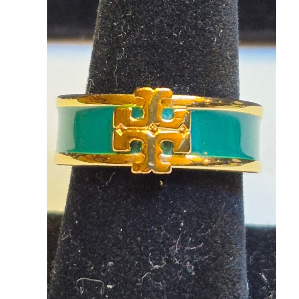 Tory Burch Kira Ring Size 8 Green Enamel Gold Tone Designer Logo New Gift Ready
